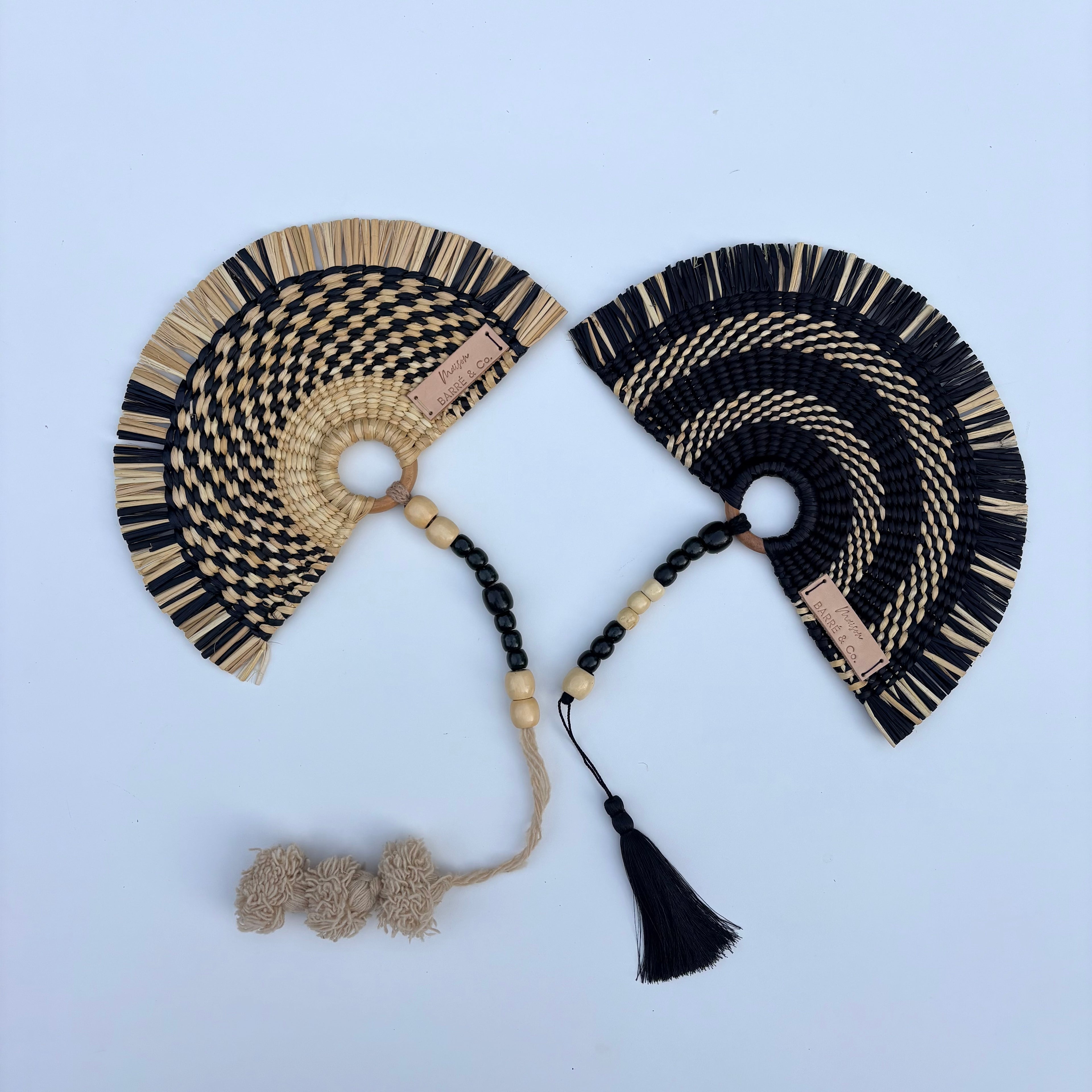 L'Arc Hand Fan with Small Wooden Handle - Marbled Black & Natural