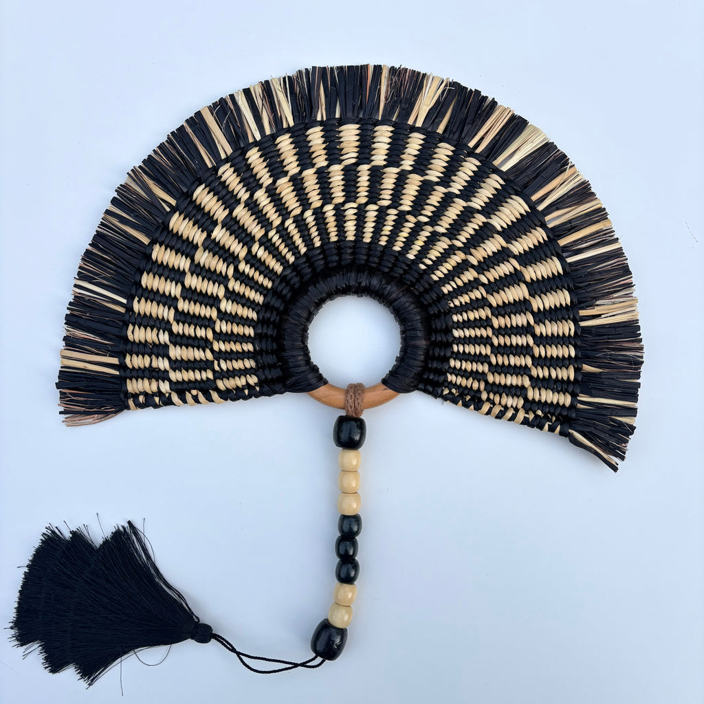 L'Arc Hand Fan with Medium Wooden Handle - Marbled Black & Natural